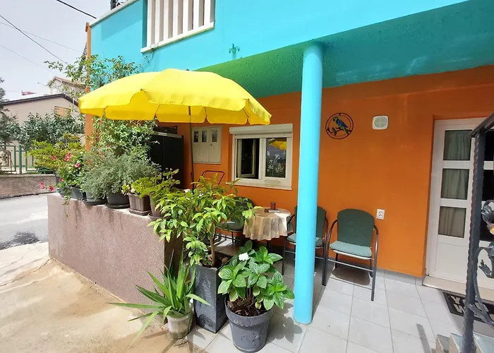Mexicana Apartment Yellow